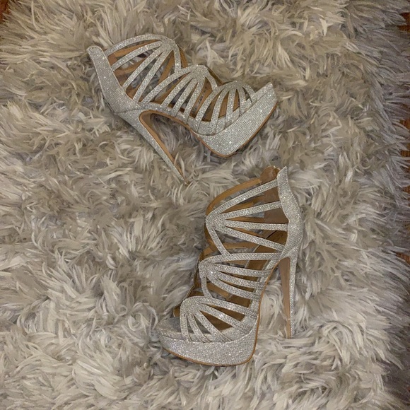 Shiny hi heels - Picture 2 of 5